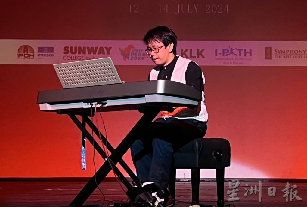 先天性失明 无阻展音乐才华 谢国麟艺术节展琴艺赢赞叹