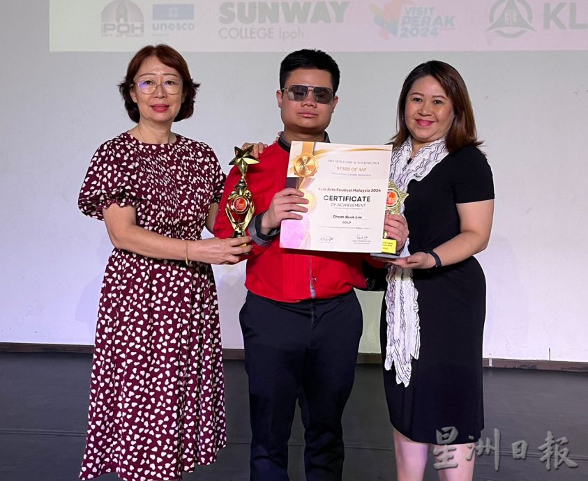 先天性失明 无阻展音乐才华 谢国麟艺术节展琴艺赢赞叹