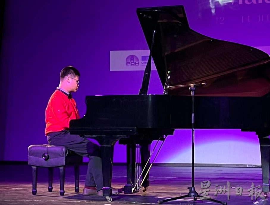 先天性失明 无阻展音乐才华 谢国麟艺术节展琴艺赢赞叹