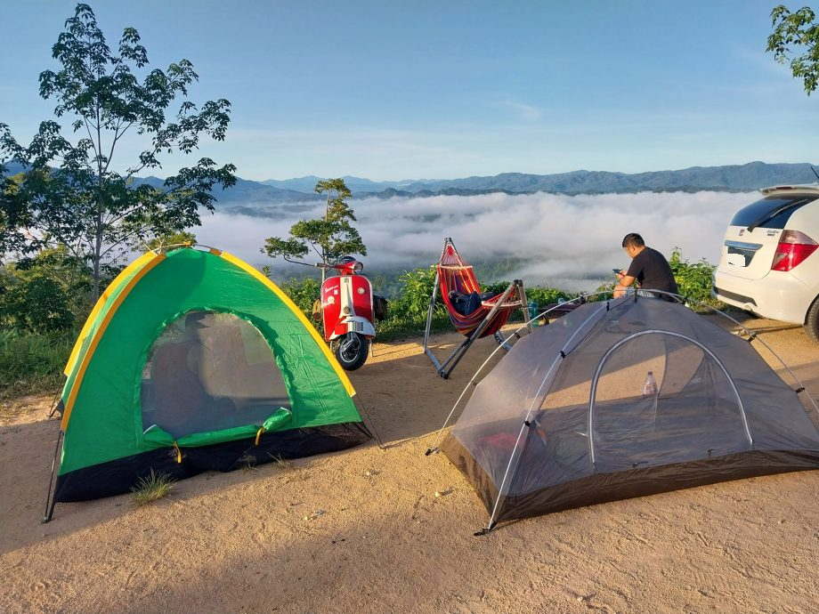 来自森州的芙蓉人陈文俊（38岁）以18天的时间，骑著威士霸从芙蓉出发去泰国曼谷再回到芙蓉，全程2300公里！