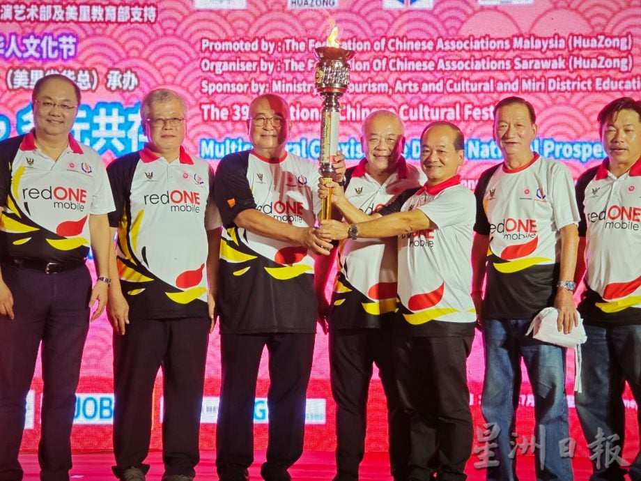 华总第39届文化节(吴添泉)