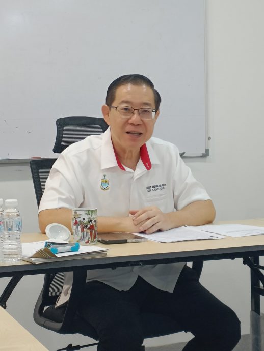 华教义演风波/ 林冠英:非穆斯林家长对政客言论感愤怒.如何教育孩子也遭教训?