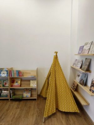 卓衍豪/跟兵如港新村共生的小小书店