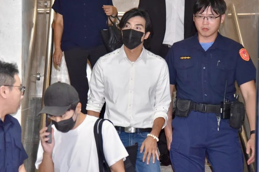 卷性丑闻应讯1个半小时 贺军翔喊冤：没做不礼貌的事