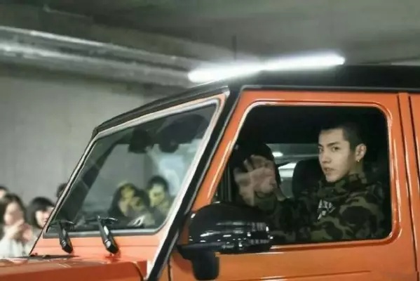 吴亦凡坐牢3年 网传吴母卖豪车套现