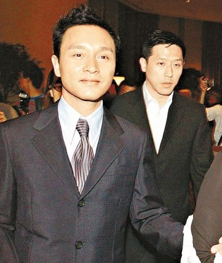 唐鹤德装深情？挨轰花哥哥遗产养新欢