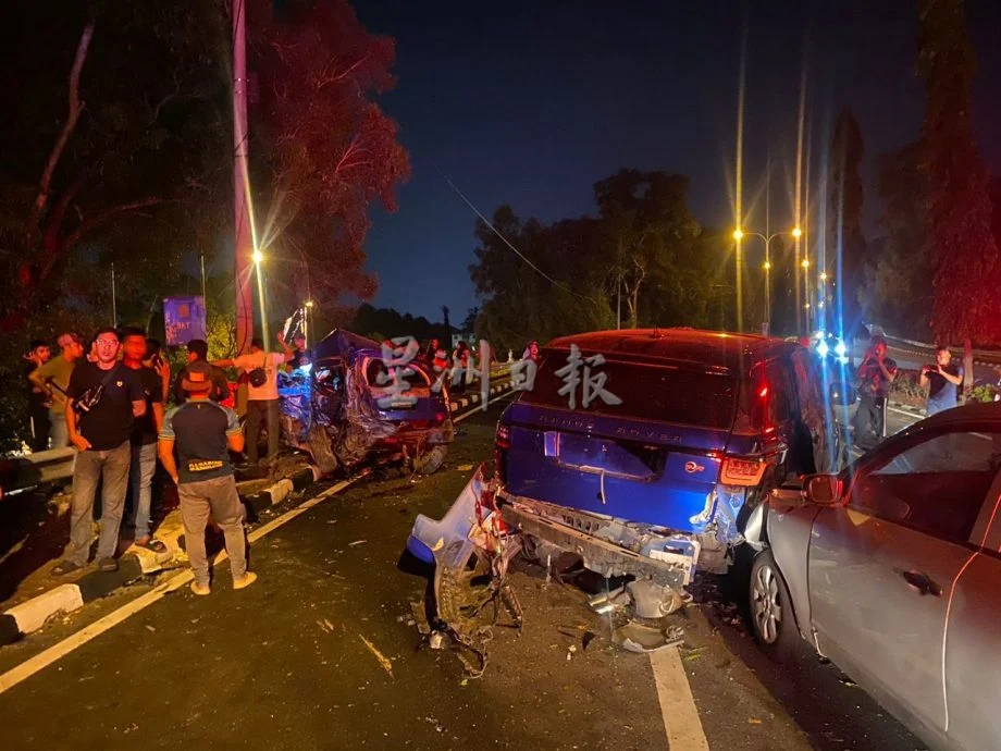 四车连环撞2死者原定12月结婚 父:女儿本计划与兄姐共办婚礼