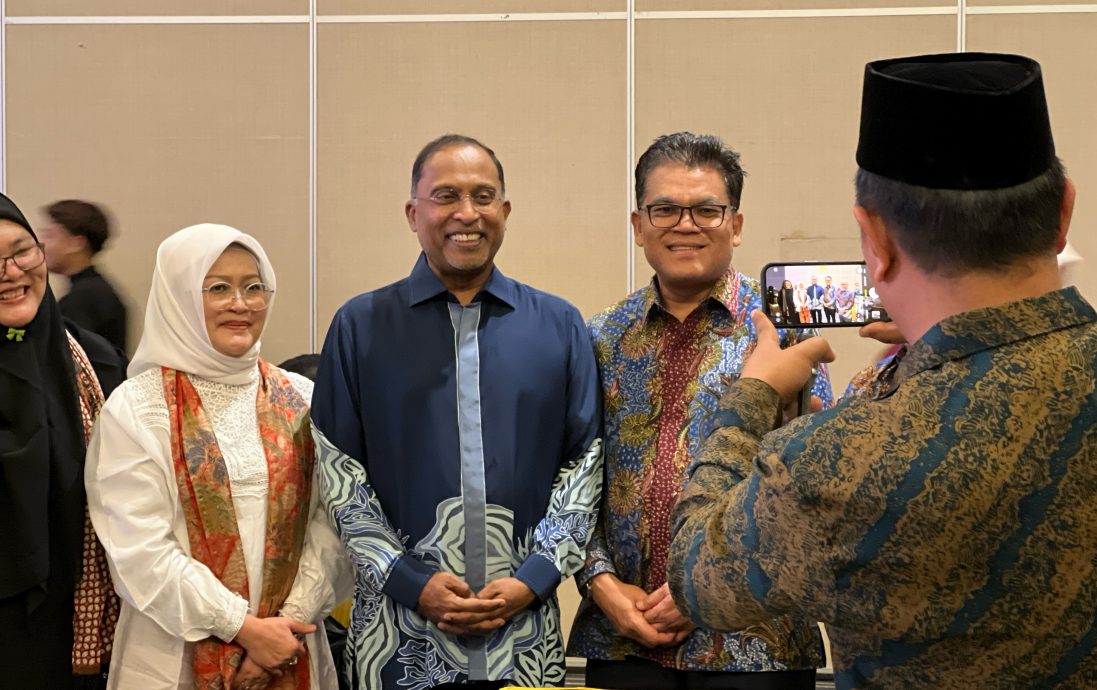 回国生可返孟或留马 升学 赞比里:需视孟国局势而定