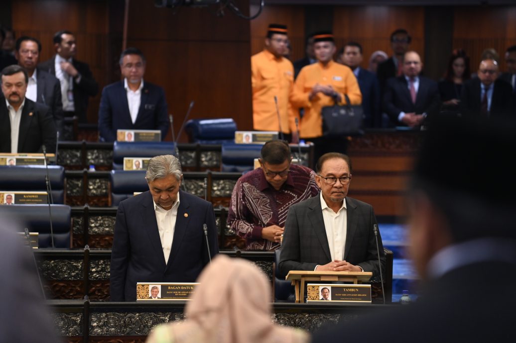 国会(有图)/ 悼念离世公正党创党元老赛胡先阿里 国会下议院默哀1分钟