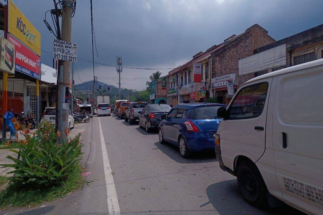 大都会/乌冷路塞车,都是榴梿惹得祸?