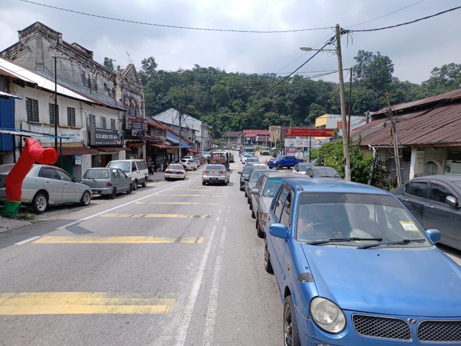 大都会/乌冷路塞车,都是榴梿惹得祸?