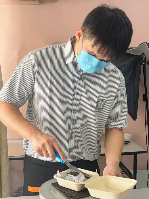 大都会/封面/可可粉涨价 民众或会吃“贵巧克力蛋糕”