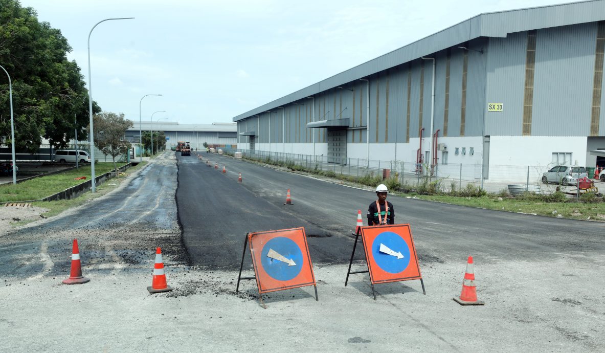 大都会封面/巴生港口自由区获3000万令吉翻新重铺道路!