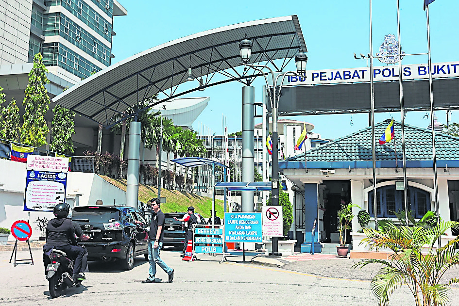 大都会/封面/电访警局晚上10时后关门