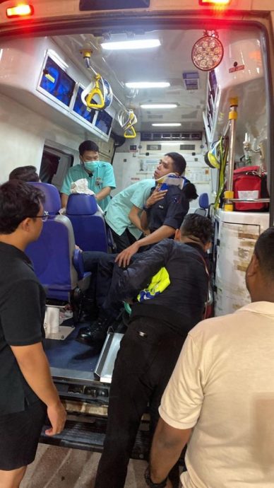 巡逻车赶往调解纠纷在交通灯遭撞2警伤