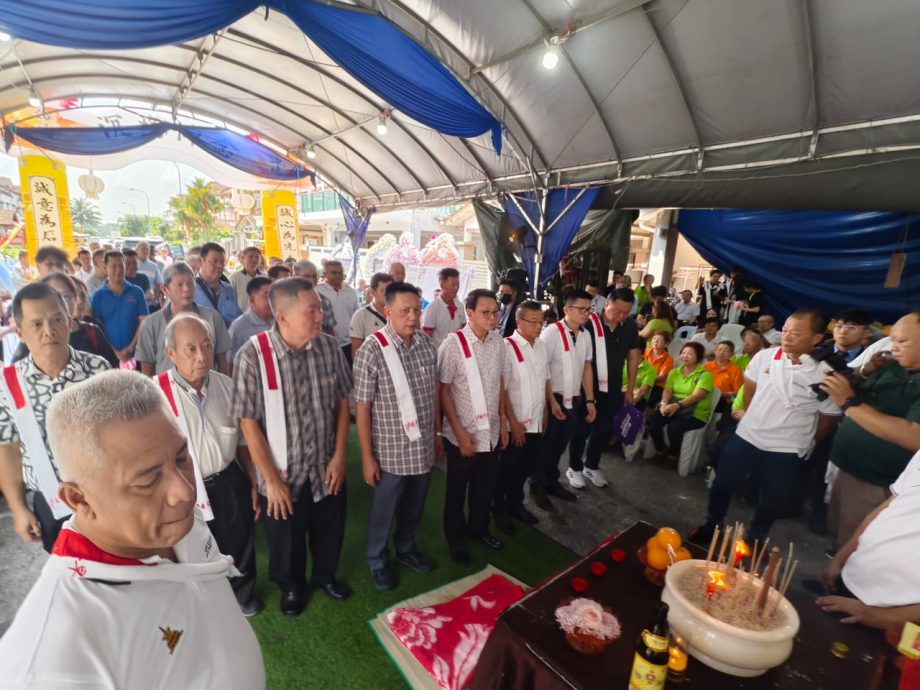 大都会/早报后面版头/梁德志母亲黄水仙老夫人举殡