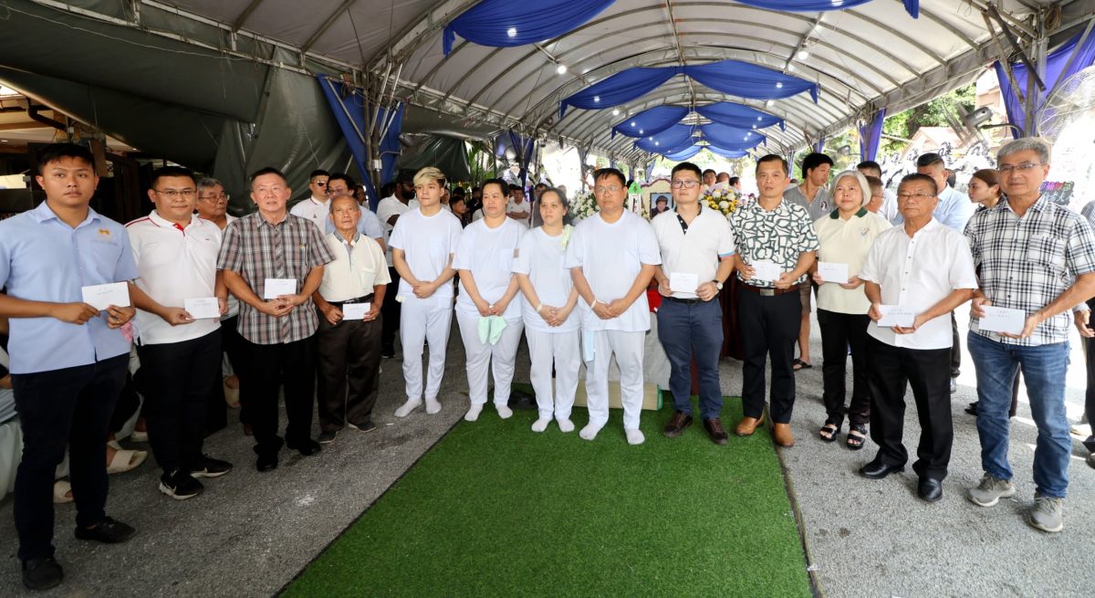 大都会/早报后面版头/梁德志母亲黄水仙老夫人举殡