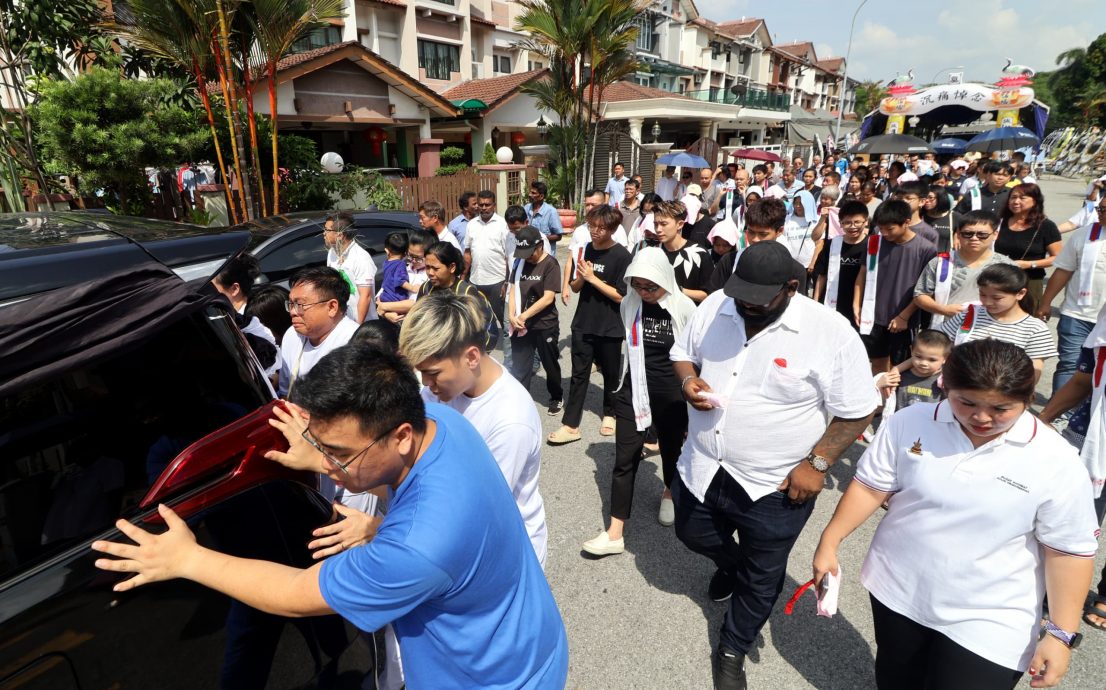 大都会/早报后面版头/梁德志母亲黄水仙老夫人举殡