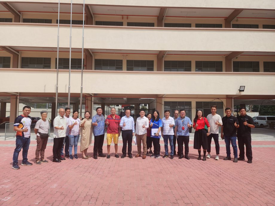 大都会/早报头/ 游佳豪联同教育部副部长特别事务官及一众建委会及董事,巡视新校舍及周边基本建设工程PC/ 3图