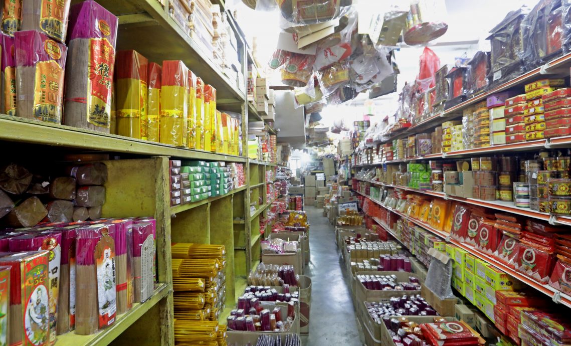 大都会//有点过时,早报后面头//街访神料用品是否涨价