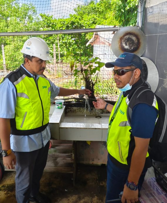 大都会/(ME03版头)钓鱼场涉非法接驳水管,偷水11万令吉