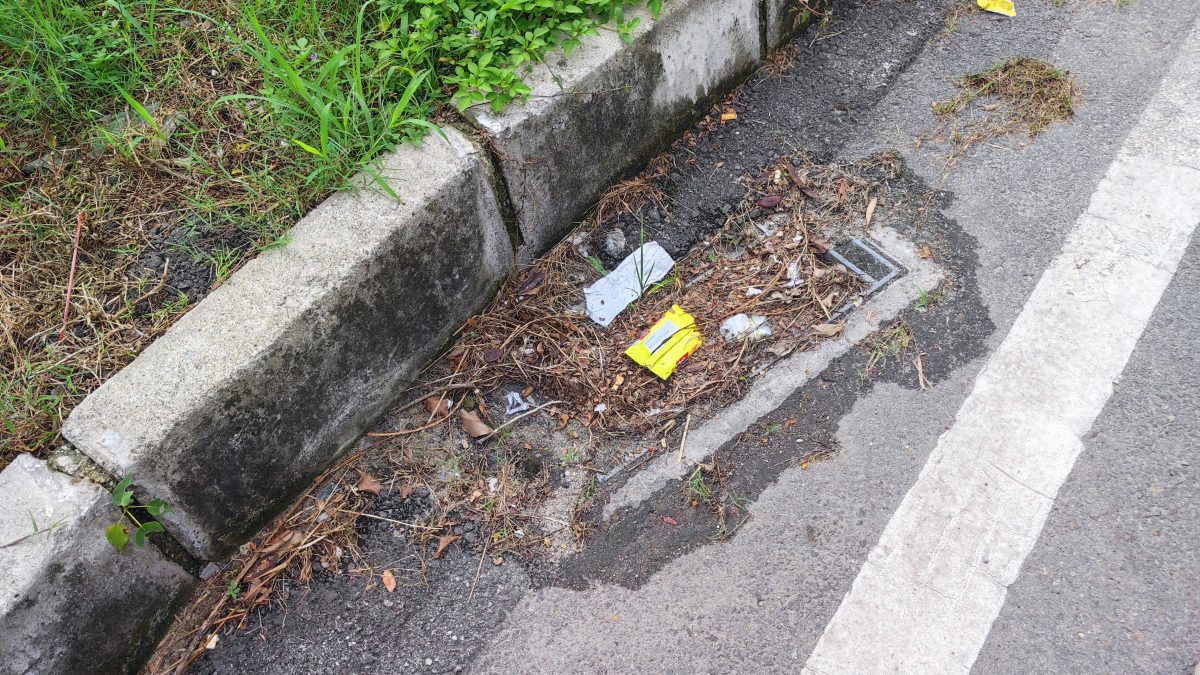 大都会/余保凭-闪电水灾问题