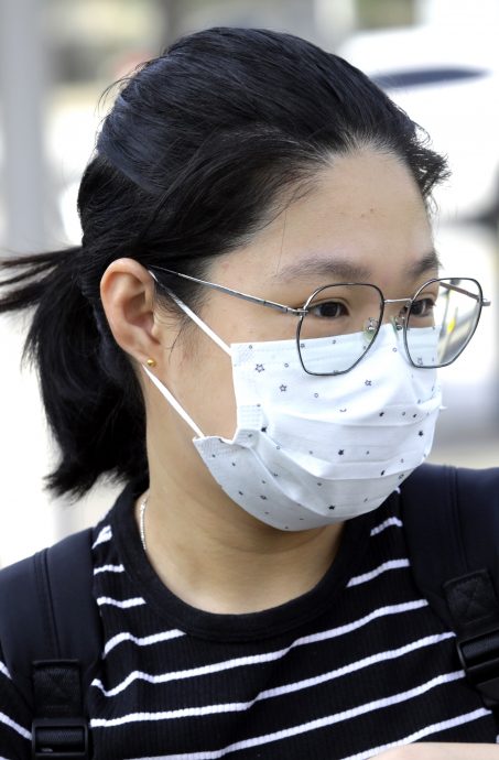 大都会/ME03头/多辆停放在LRT站路旁的车被砸镜子/8图