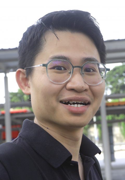 大都会/ME03头/多辆停放在LRT站路旁的车被砸镜子/8图