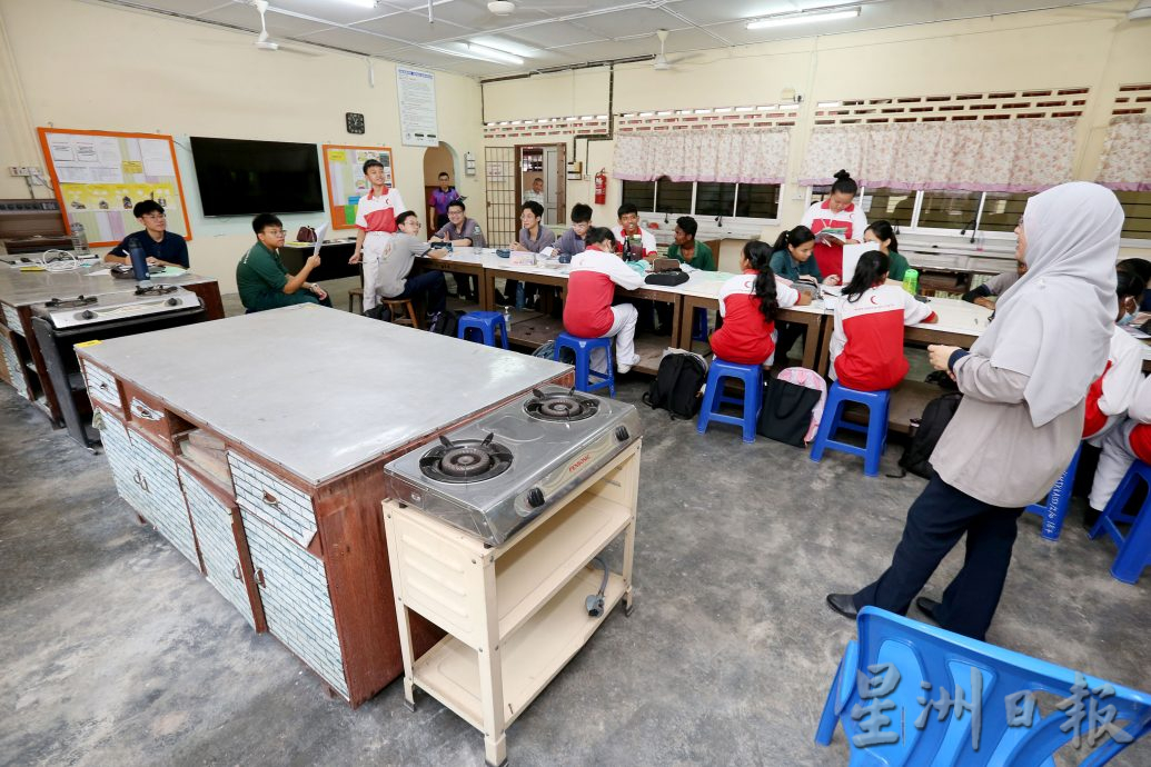 大霹雳封底主文/今天下/【华中现在未来】/丹绒马林公教华中努力打造品牌 要成当地首选中学