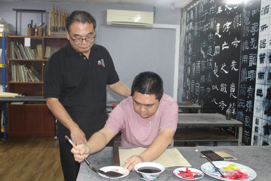 已审(供暖势力,请安排在8月前刊登)【特稿】智商限制不了的才华:一位特别画家的故事