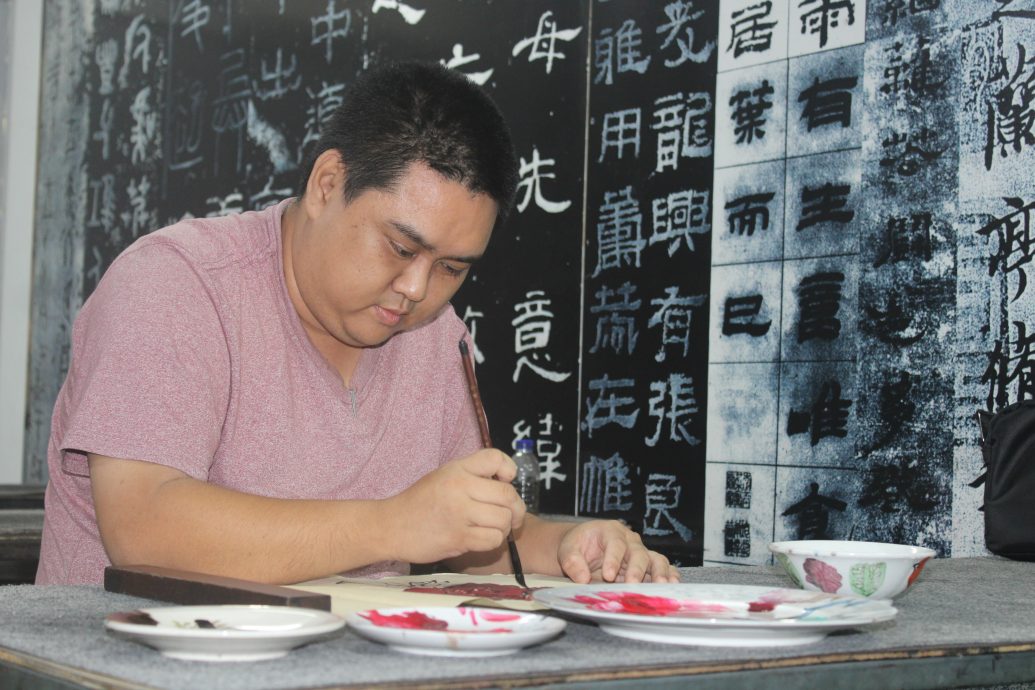 已审(供暖势力,请安排在8月前刊登)【特稿】智商限制不了的才华:一位特别画家的故事