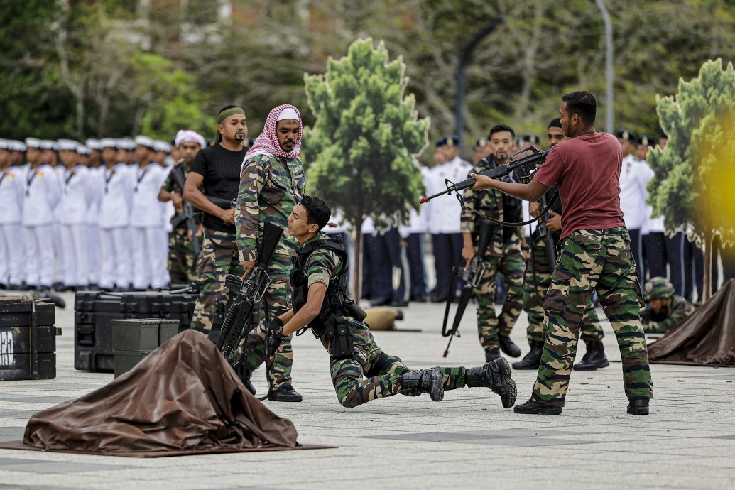 *已签发* 全国:国家元首和元首后出席英雄日活动