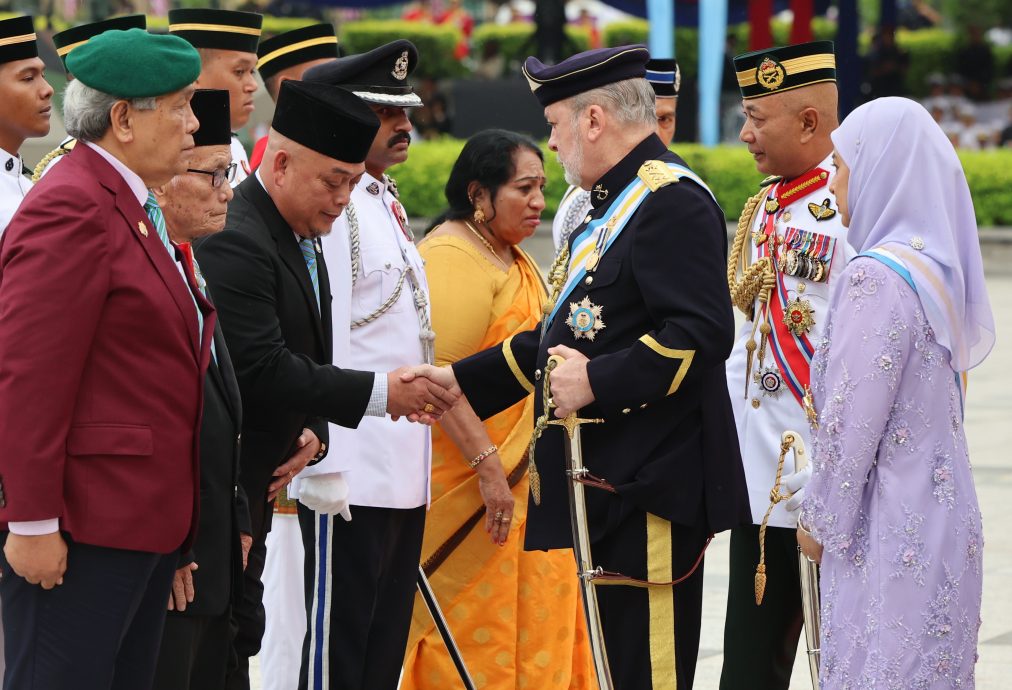 *已签发* 全国:国家元首和元首后出席英雄日活动