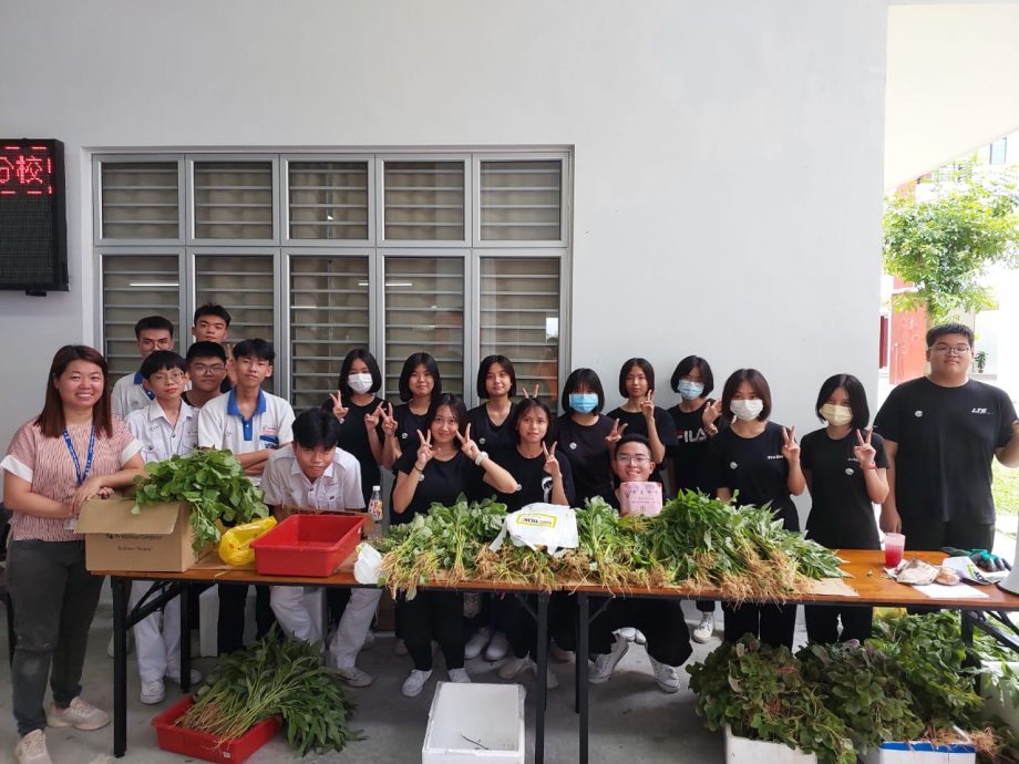 *已签发* 柔:“快乐农耕:全国中学绿色校园运动”宽中至达城分校师生体验农民“一条龙”过程