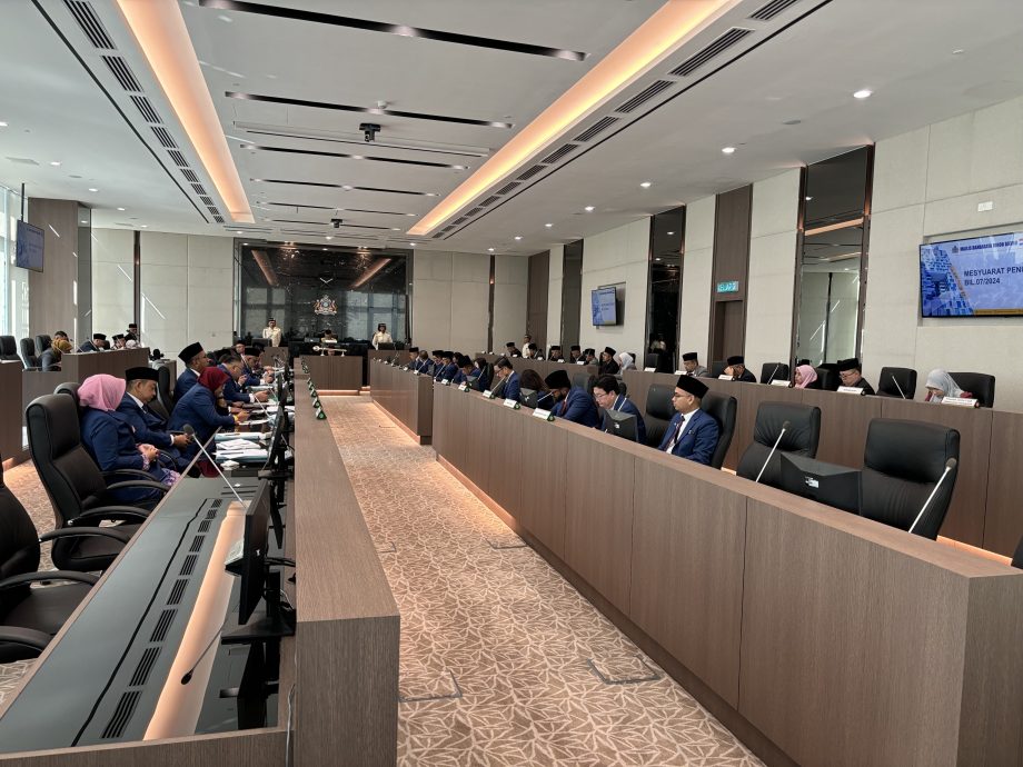 *已签发* 柔:新闻:新山市政厅常月会议4文之二:上半年截至目前 116无照营业商家遭充公商品