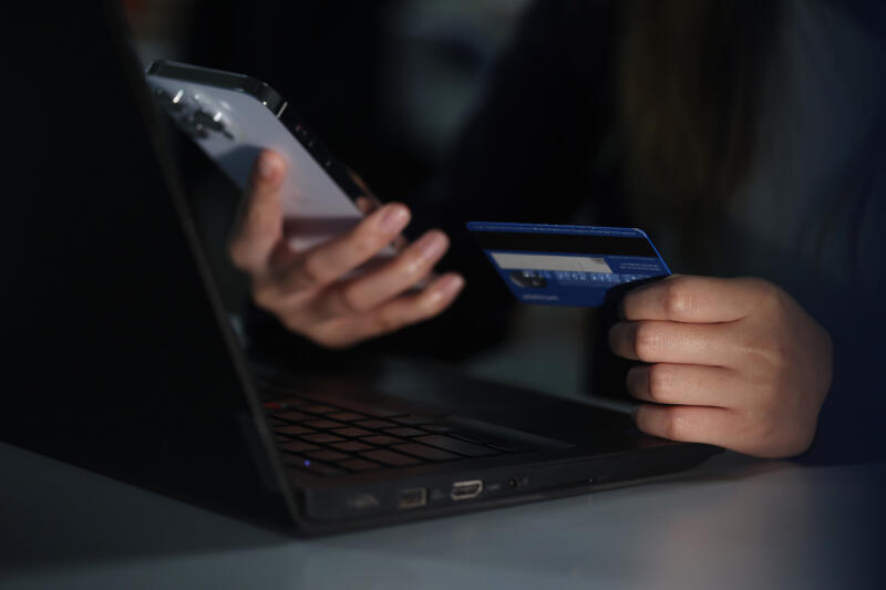 *已签发* 柔:狮城二三事:当大耳窿跑腿抵债 助提21万新元赃款