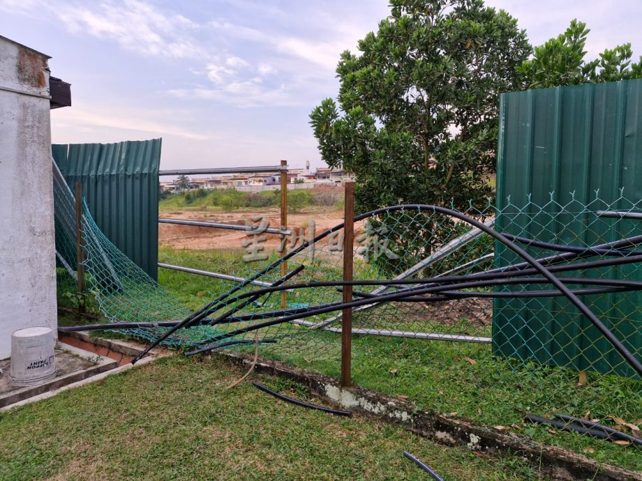 *已签发* 版头之一 柔:銮2地区野象出没行径遭网民拍下 居民受促多加小心