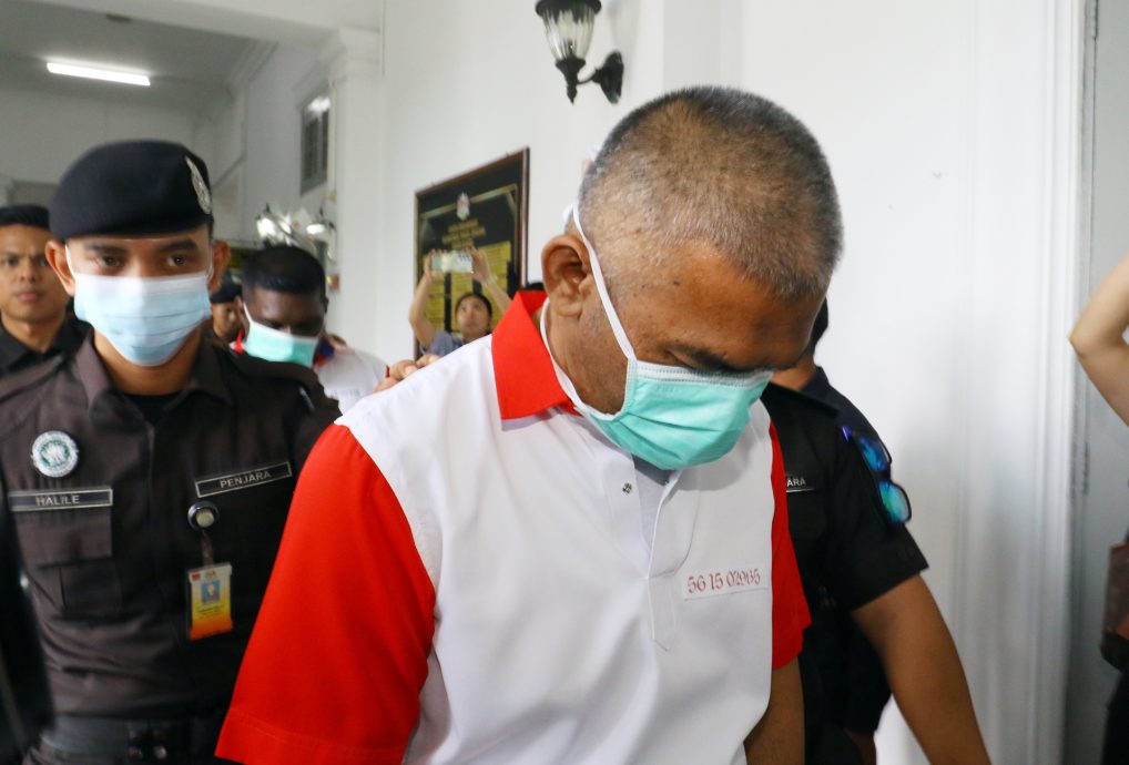 *已签发*全国:前警员拳打脚踢致死妻子判死刑,改判监禁40年12鞭