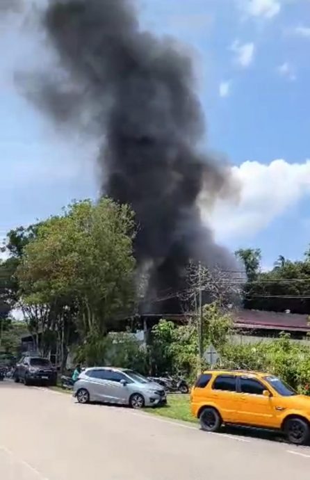 *已签发*柔:独家视频:南亚港大火,两单位遭大火吞噬,多次传爆炸声