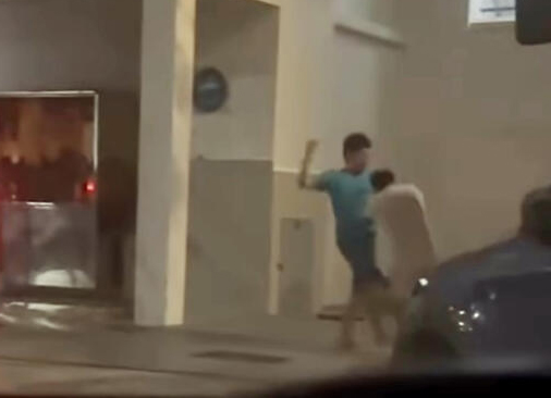 **已签发**柔:狮城二三事:马男怒揍同行15秒,换15天牢灾