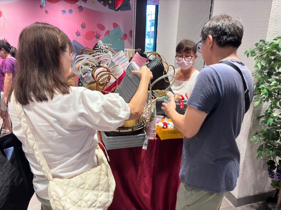 *已签发*（柔封面）柔：善心美事：退休老师投身义工，为改善原住民生活