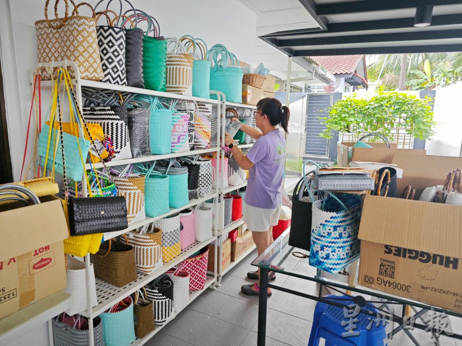 *已签发*（柔封面）柔：善心美事：退休老师投身义工，为改善原住民生活