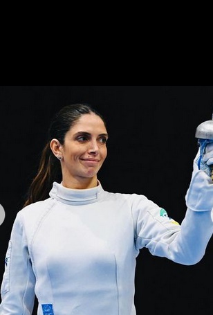 巴黎奥运会击剑| 患肿瘤体力不支落败 巴西女剑手坚持完赛