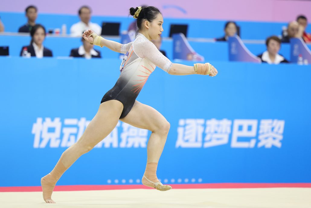 巴黎奥运会| 训练中遭场馆器械弹飞 欧钰珊撞台子受伤惊魂