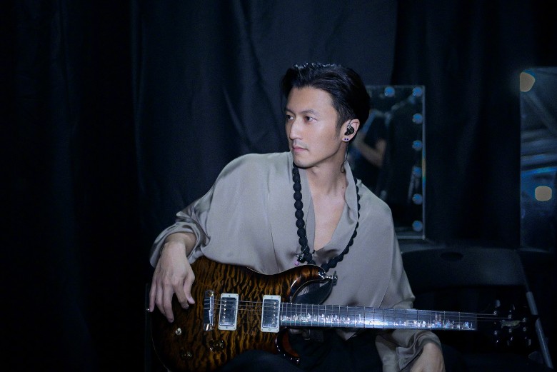 帅气担任莫文蔚个唱嘉宾 谢霆锋遭以开唱之名诈财