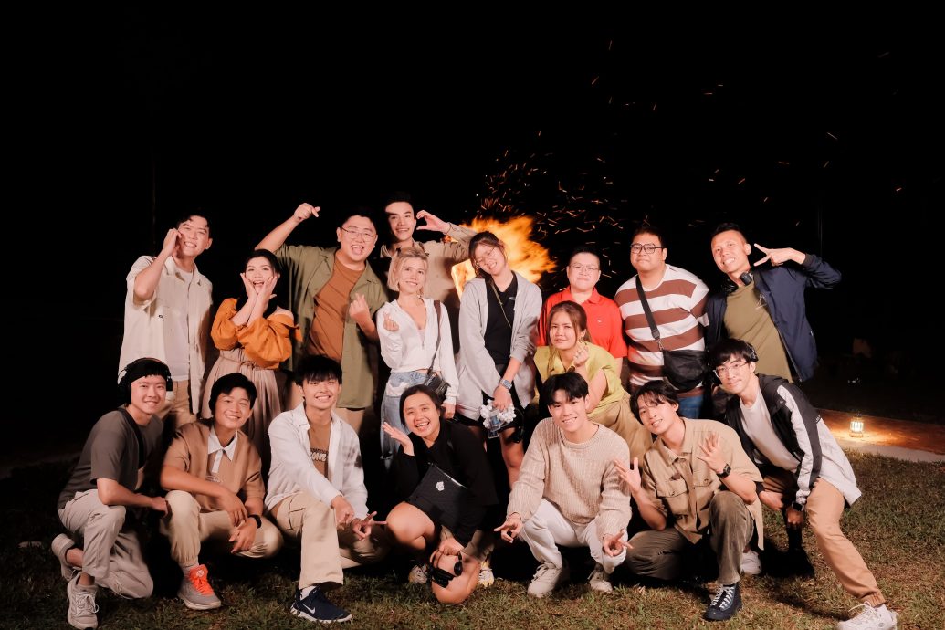 找王雪晶合唱中秋歌曲 郑斌彦乐呼：追星成功