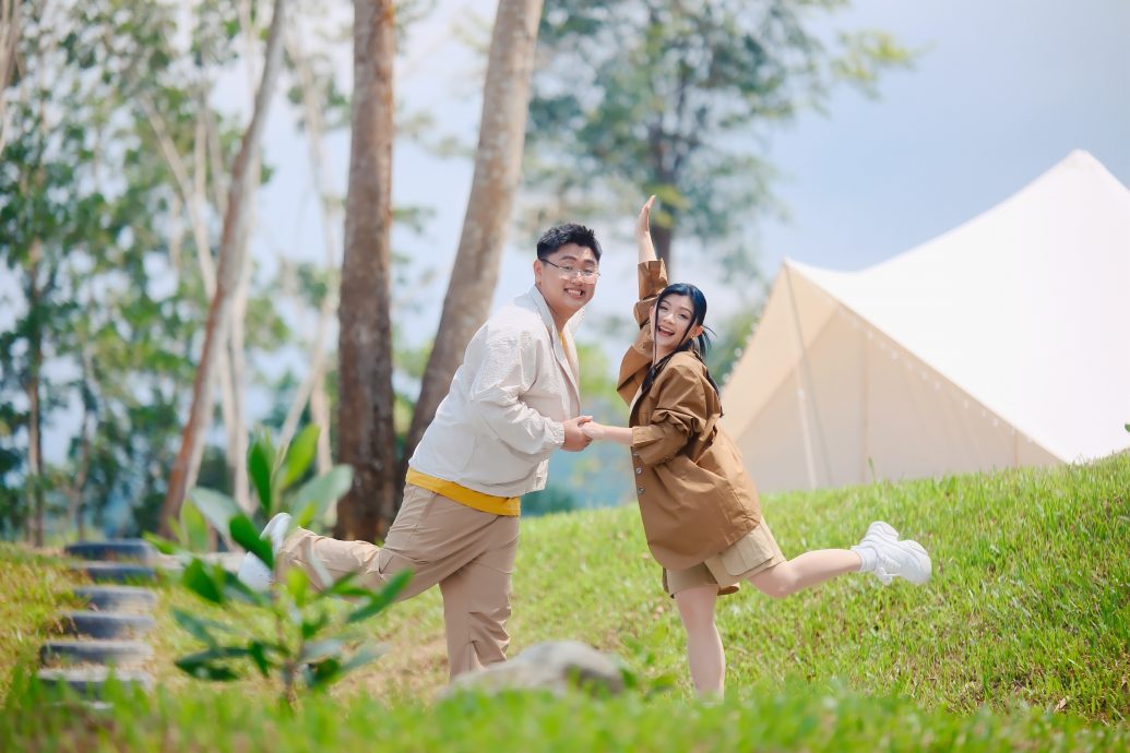 找王雪晶合唱中秋歌曲 郑斌彦乐呼：追星成功