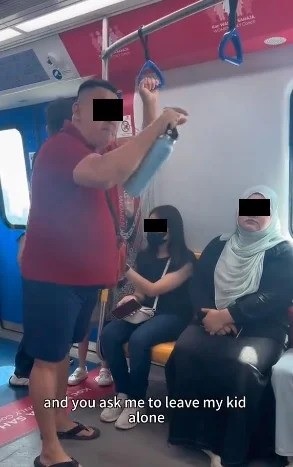 无视女性车厢规定还争辩 男子:你要我抛下女儿吗?