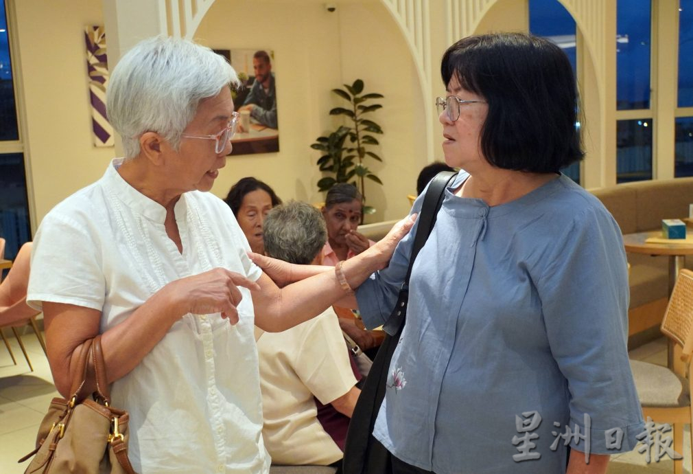 半世纪不见,古稀之年重逢,70老同学天南地北聊不完