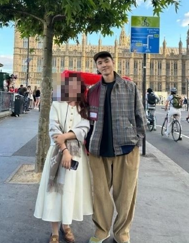 未走出丧母之痛 阮经天英国散心被偶遇